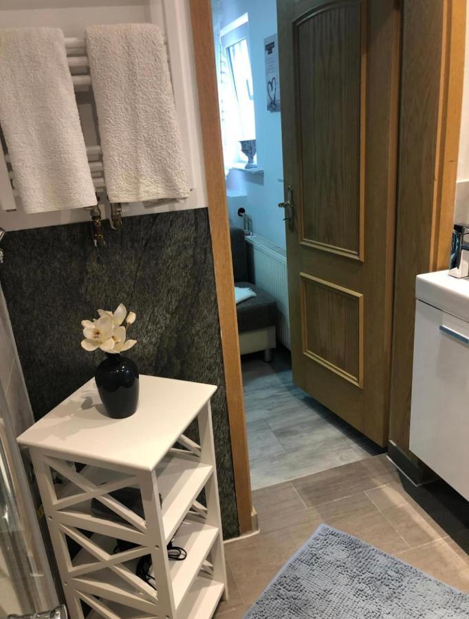 Kleine Gemuetliche Einliegerwohnung Mit Garten Und Pool Nordstemmen Esterno foto